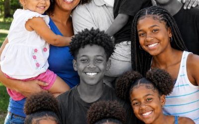 Mon mari et nos trois fils ont disparu lors d’une tempête – 5 ans plus tard, ma plus jeune fille m’a tendu un mot au milieu de la nuit et m’a dit : « Maman, je sais ce qui s’est vraiment passé ce jour-là. »