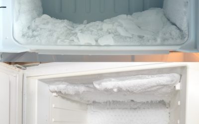 Astuce pour dégivrer le congélateur : la glace disparaît d’elle-même, sans avoir besoin de le débrancher.