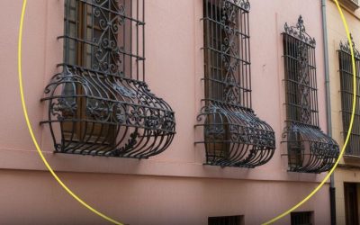 Pourquoi certaines barres de fenêtre sont-elles incurvées en bas ?