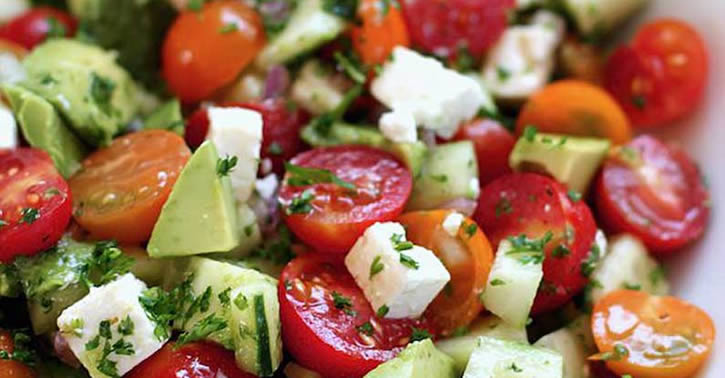 Recette : La salade minceur qui purifie, élimine les fluides et brûle les graisses