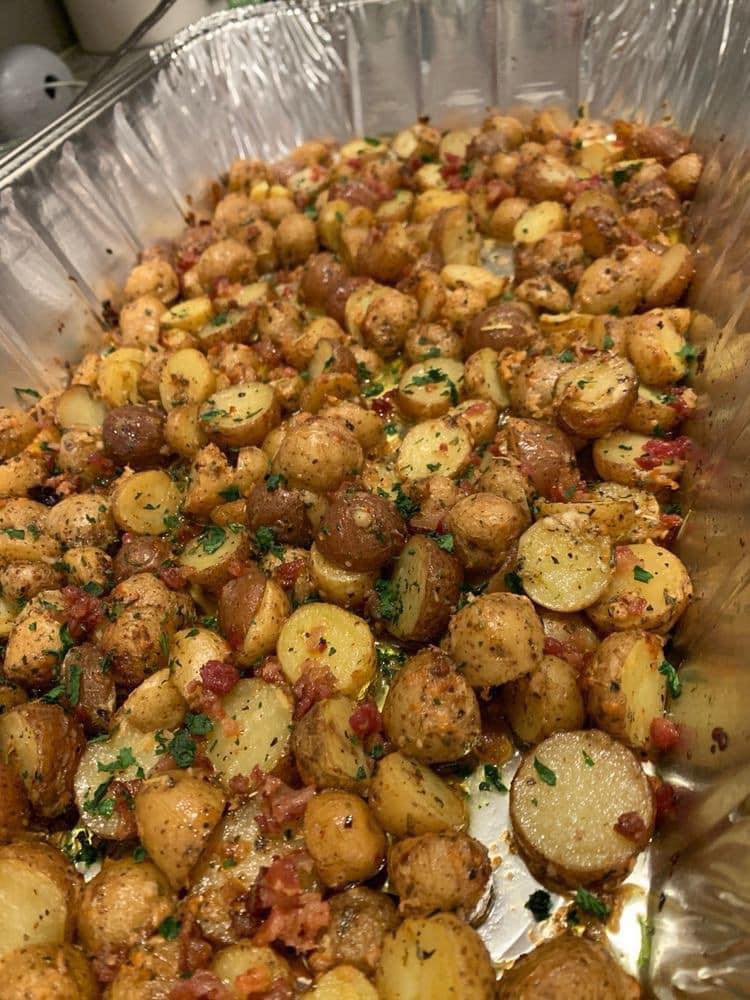POMMES DE TERRE AU FOUR À L’AIL ET AU PARMESAN