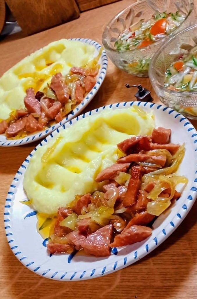 🥔 Purée de pommes de terre avec viande et oignons