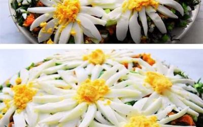 🌼« Champ de marguerites» – une salade non seulement délicieuse, mais aussi incroyablement saine ! ✨Cette recette embellira votre table et émerveillera vos invités. 😍Envie de découvrir la recette ? 📌⬇