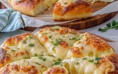Oh oui… c’est absolument délicieux ! Ce pain au fromage grec apporte l’esprit des fêtes directement sorti du four.