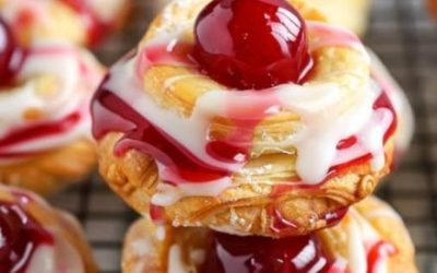 Morceaux de gâteau aux cerises
