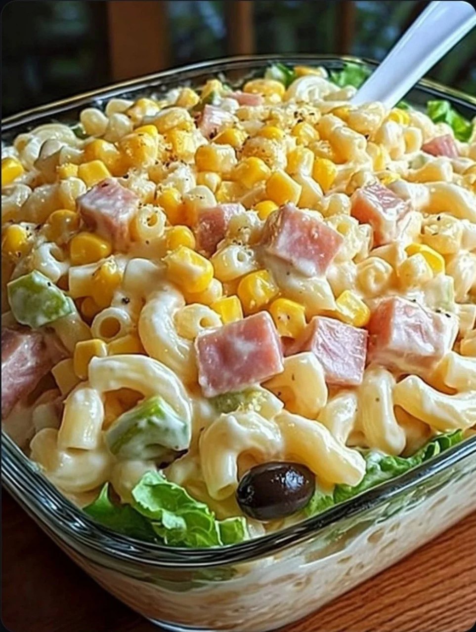 Rehaussez vos salades avec cette salade de pâtes en couches.