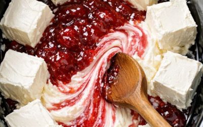 L’arme secrète pour un menu à partager : étalez de la confiture de fraises, du fromage frais, et laissez ce plat se transformer en une gourmandise qui donnera envie à vos convives de revenir.