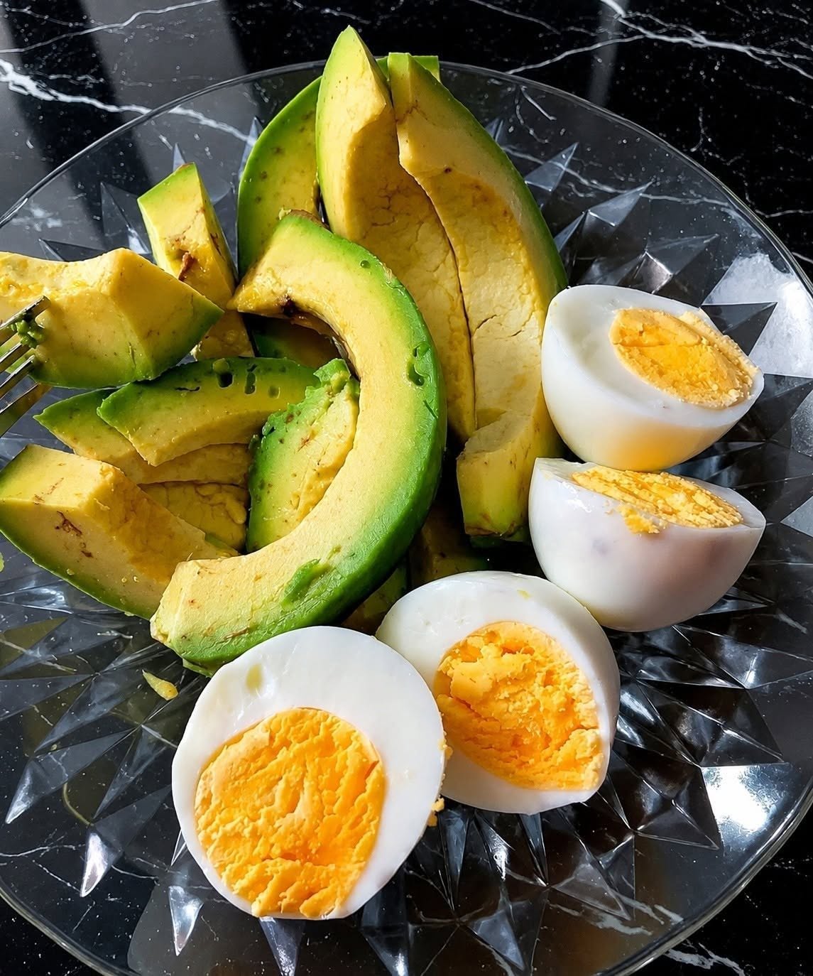 Des médecins ont révélé 6 bienfaits étonnants de la consommation d’œufs durs et d’avocat au petit-déjeuner.
