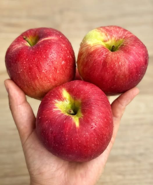 Est-il mieux de manger les pommes avec ou sans la peau ? Une nutritionniste tranche