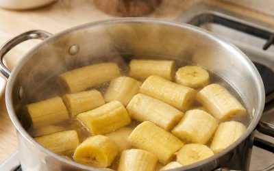 Faites bouillir une banane avant d’aller au lit et essayez cette boisson naturelle que beaucoup apprécient pour se détendre le soir.