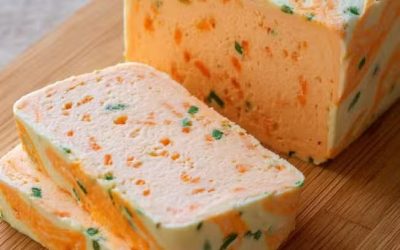 Une terrine de surimi facile et rapide à préparer, idéale en apéritif estival ou pour un buffet froid. Légère et savoureuse, elle plaira aux petits comme aux grands.