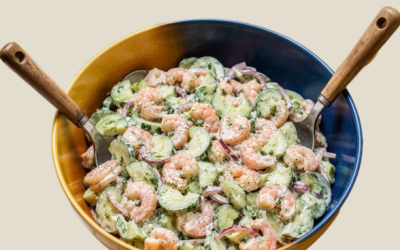 Salade de concombre frais et de crevettes