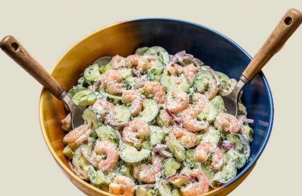 Salade de concombre frais et de crevettes