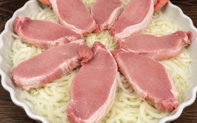 Mon beau-père a une RECETTE pour le meilleur rôti de porc : placez-le sur un lit d’oignons et faites-le cuire au four, vous rêverez de ce délice !