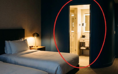 Ce petit geste dans votre chambre d’hôtel pourrait transformer vos nuits (et votre sécurité).